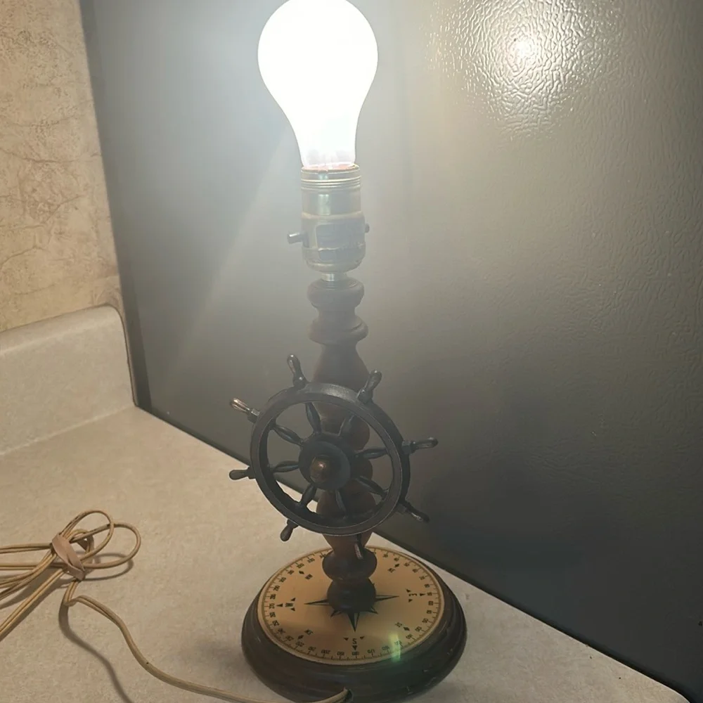 CVintage Nautical Ships Wheel Compass Table Lamp